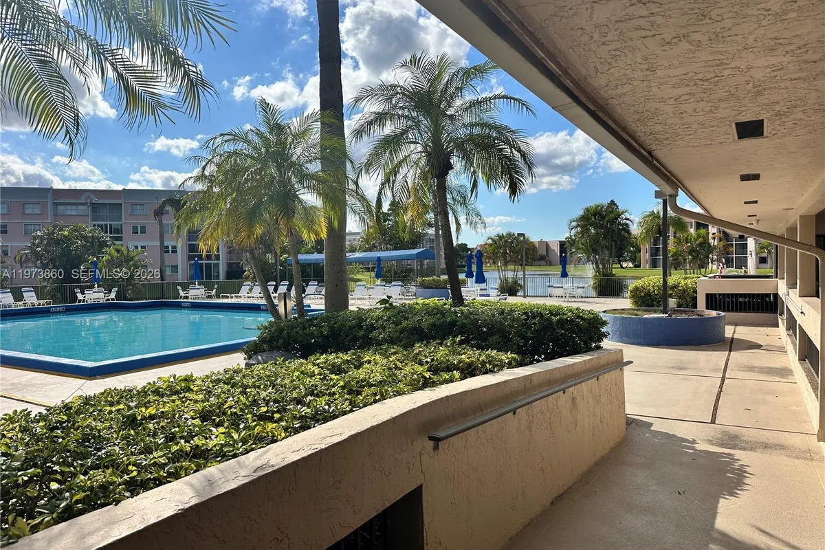 10434 Sunrise Lakes Blvd # 102, Sunrise FL 33322