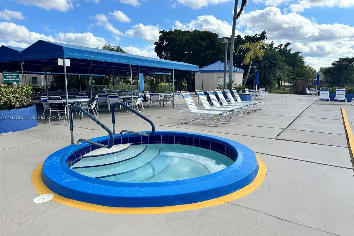 10434 Sunrise Lakes Blvd # 102, Sunrise FL 33322