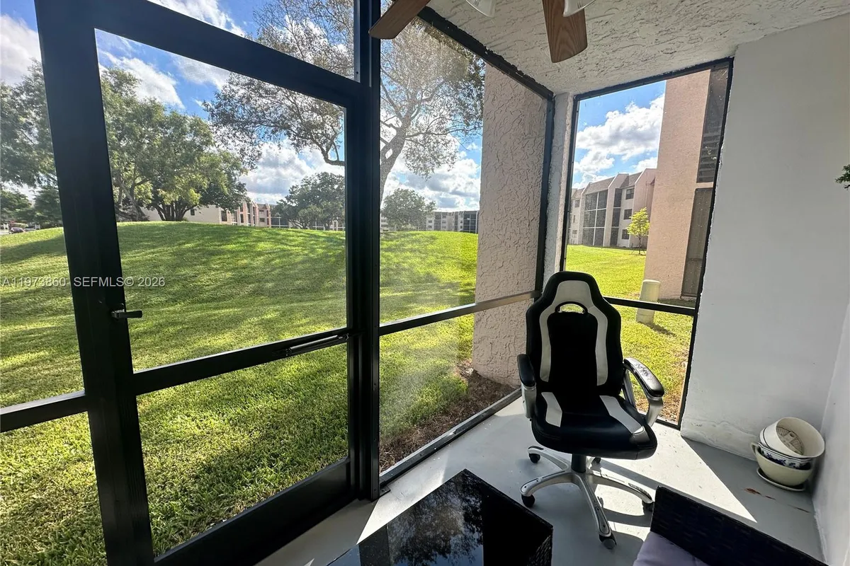 10434 Sunrise Lakes Blvd # 102, Sunrise FL 33322