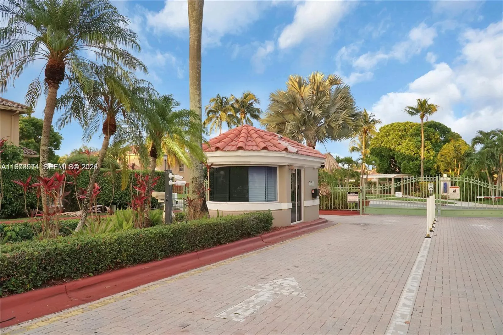 2150 NW 100th Ave, Pembroke Pines FL 33024