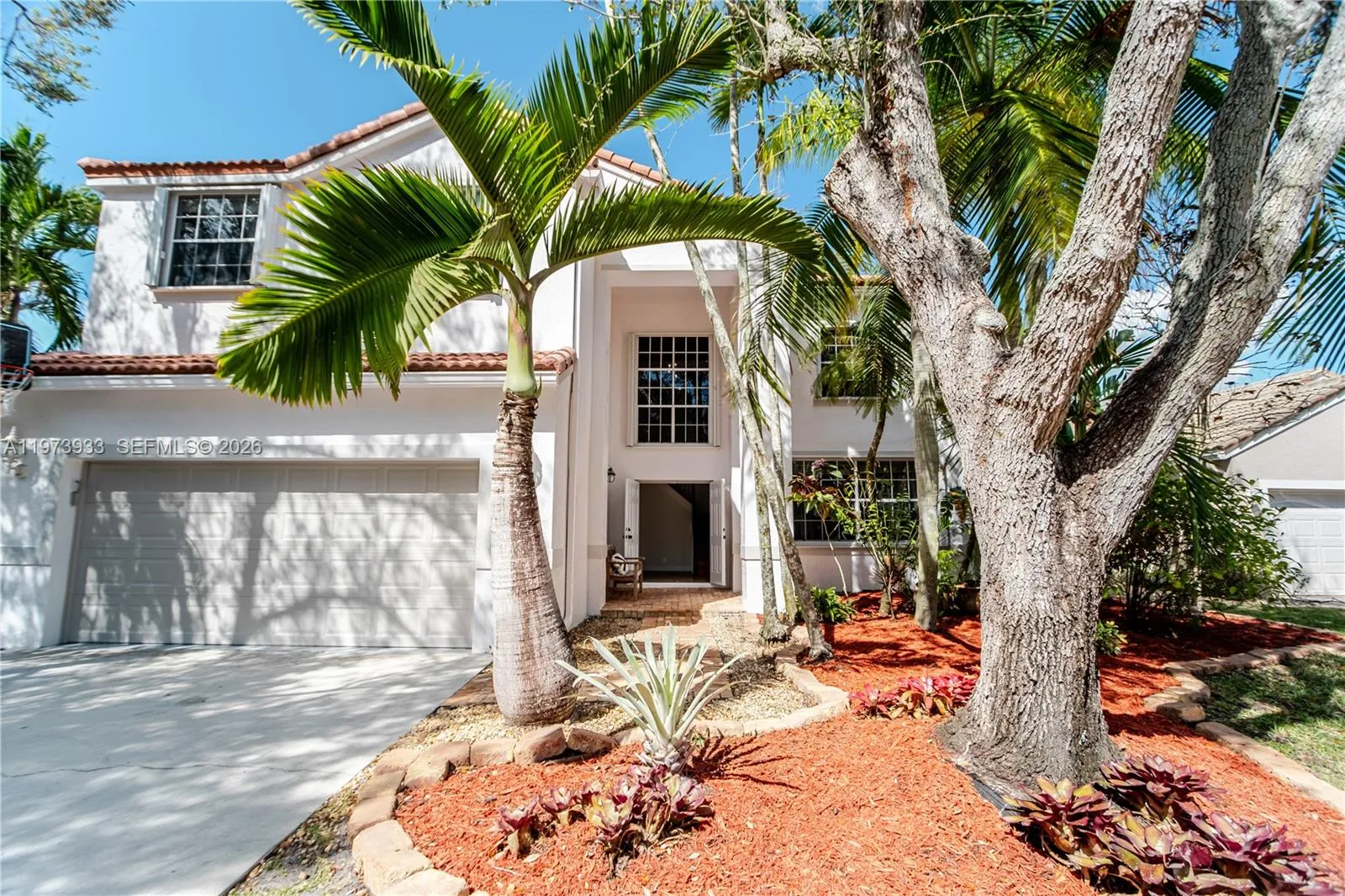 362 Lake Crest Ct, Weston FL 33326