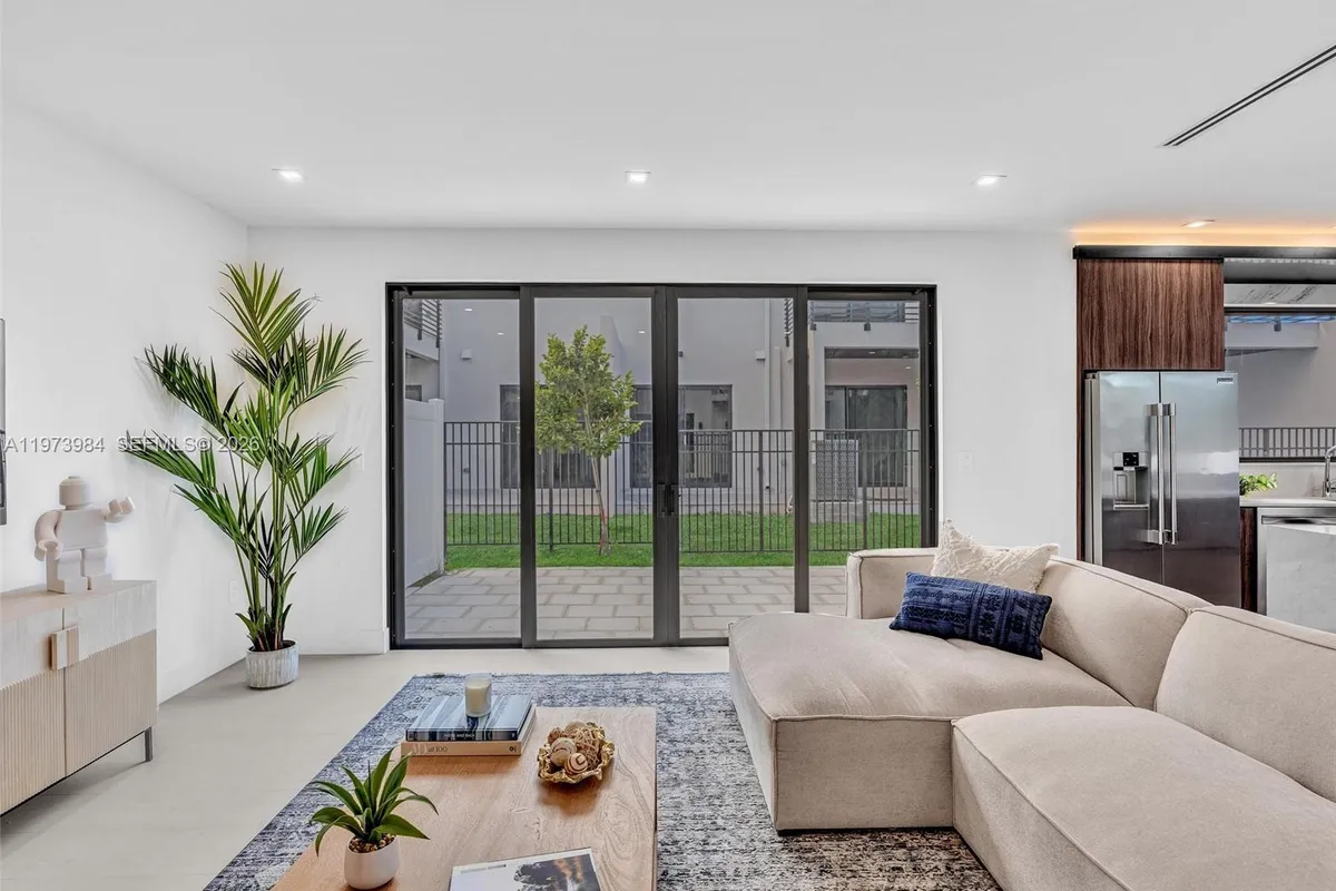 4652 SW 32ND AVE # B2, Dania Beach FL 33312