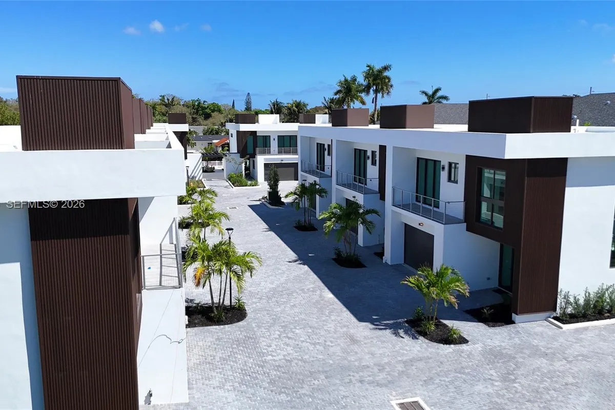 4652 SW 32ND AVE # B2, Dania Beach FL 33312