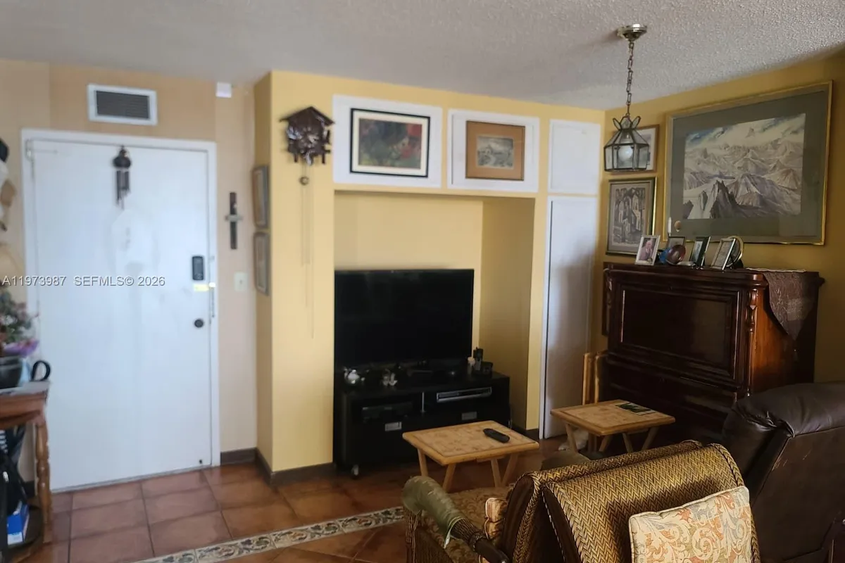 3140 S Ocean Dr # 1812, Hallandale Beach FL 33009