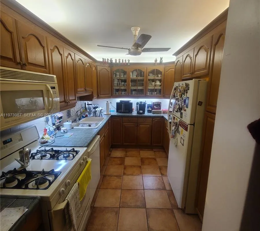 3140 S Ocean Dr # 1812, Hallandale Beach FL 33009