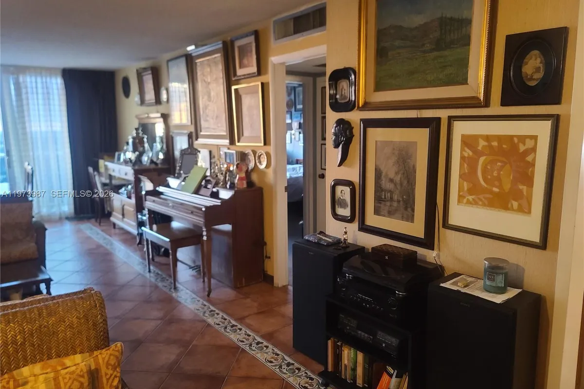 3140 S Ocean Dr # 1812, Hallandale Beach FL 33009