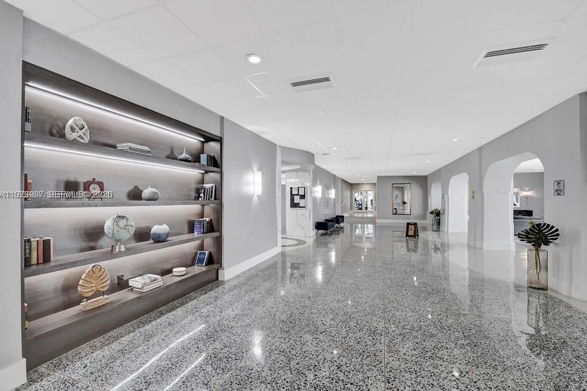 3140 S Ocean Dr # 1812, Hallandale Beach FL 33009