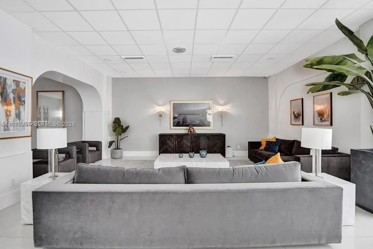 3140 S Ocean Dr # 1812, Hallandale Beach FL 33009