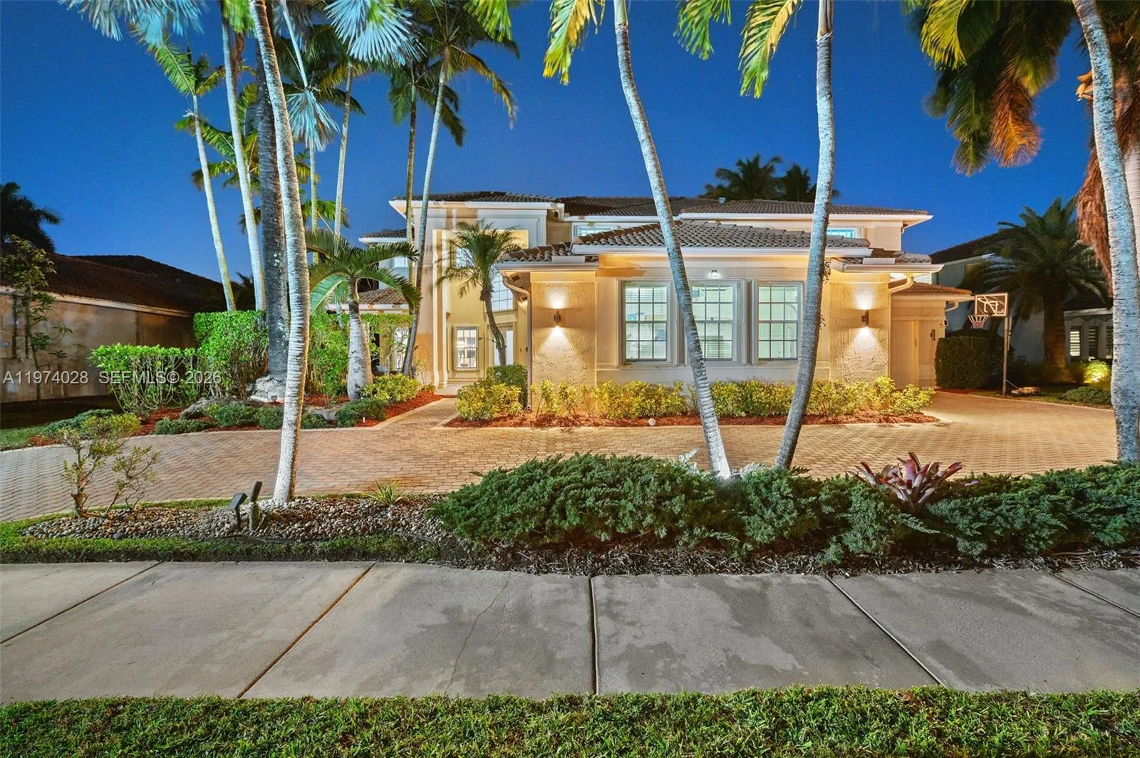 1537 Victoria Isle Way, Weston FL 33327