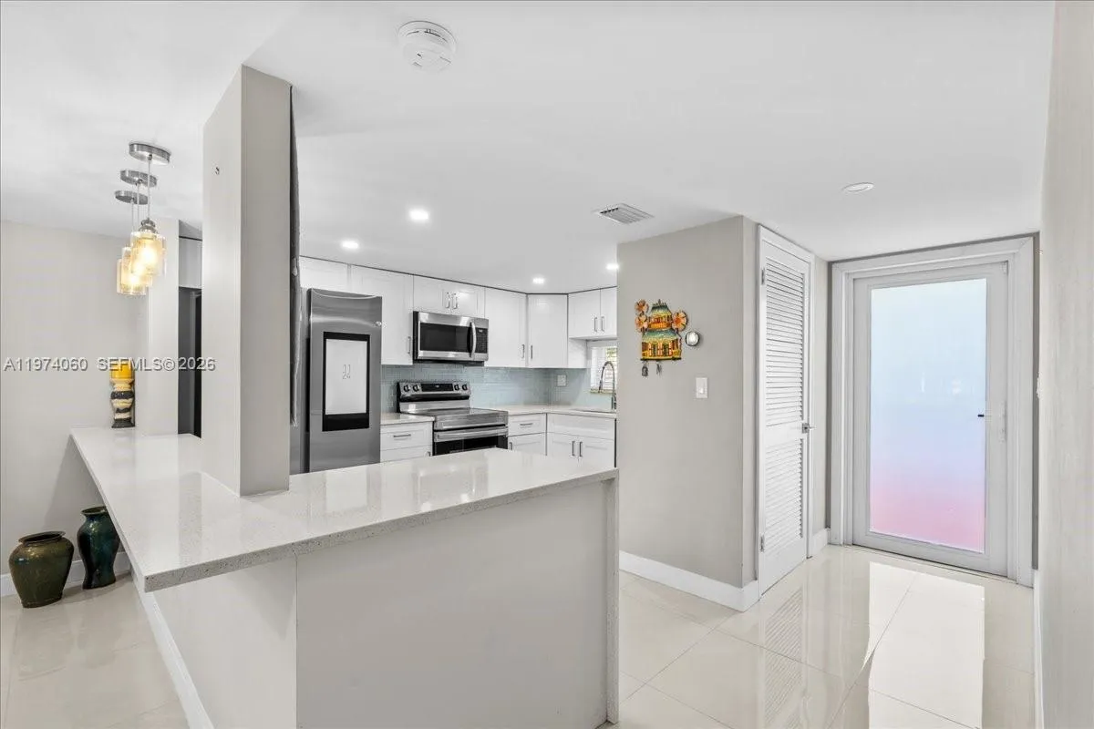 811 S Hollybrook Dr # 208, Pembroke Pines FL 33025