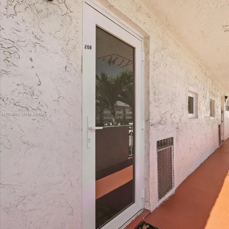 811 S Hollybrook Dr # 208, Pembroke Pines FL 33025