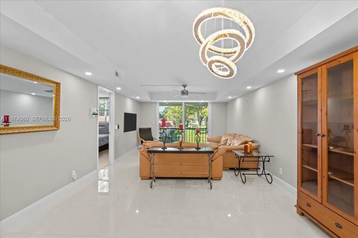 811 S Hollybrook Dr # 208, Pembroke Pines FL 33025