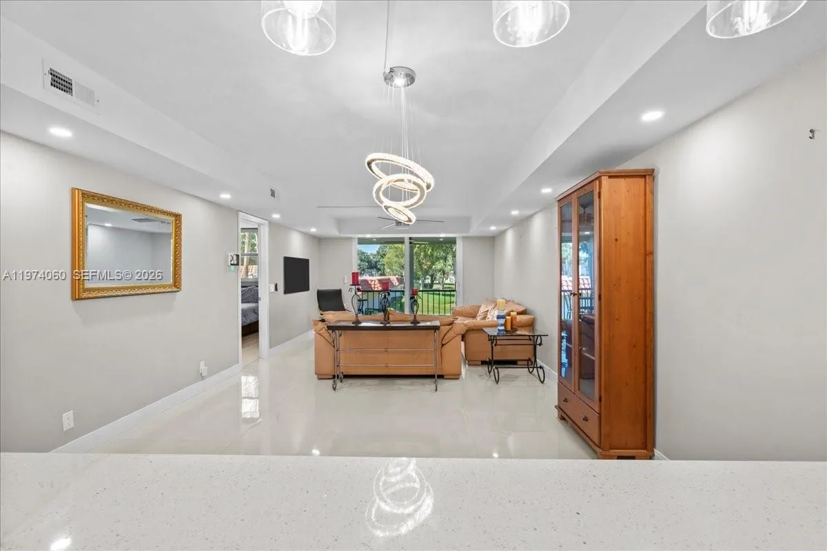 811 S Hollybrook Dr # 208, Pembroke Pines FL 33025