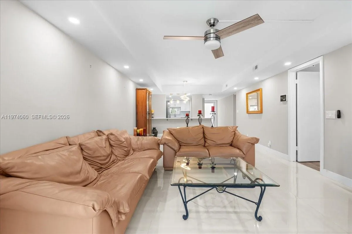 811 S Hollybrook Dr # 208, Pembroke Pines FL 33025