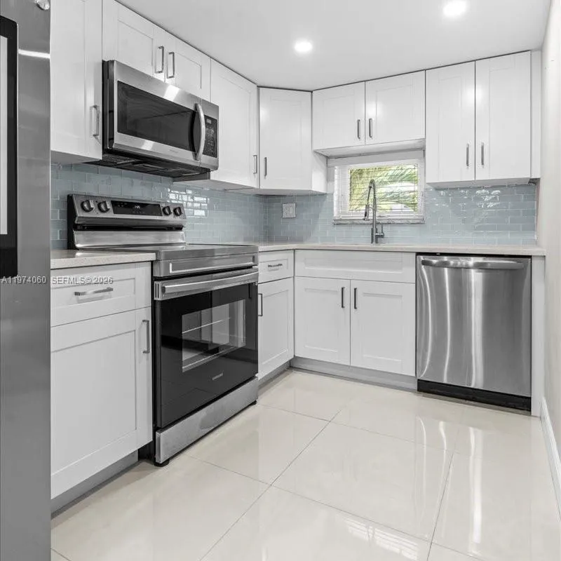 811 S Hollybrook Dr # 208, Pembroke Pines FL 33025