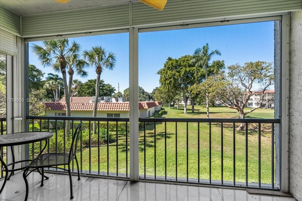 811 S Hollybrook Dr # 208, Pembroke Pines FL 33025
