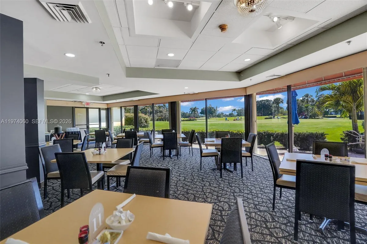 811 S Hollybrook Dr # 208, Pembroke Pines FL 33025