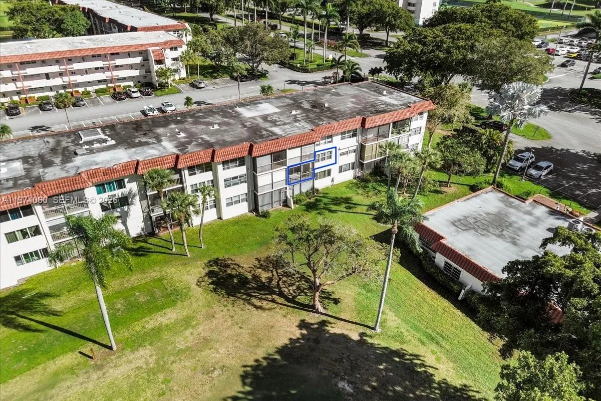 811 S Hollybrook Dr # 208, Pembroke Pines FL 33025