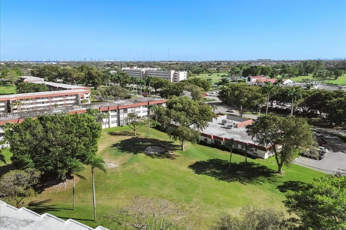 811 S Hollybrook Dr # 208, Pembroke Pines FL 33025