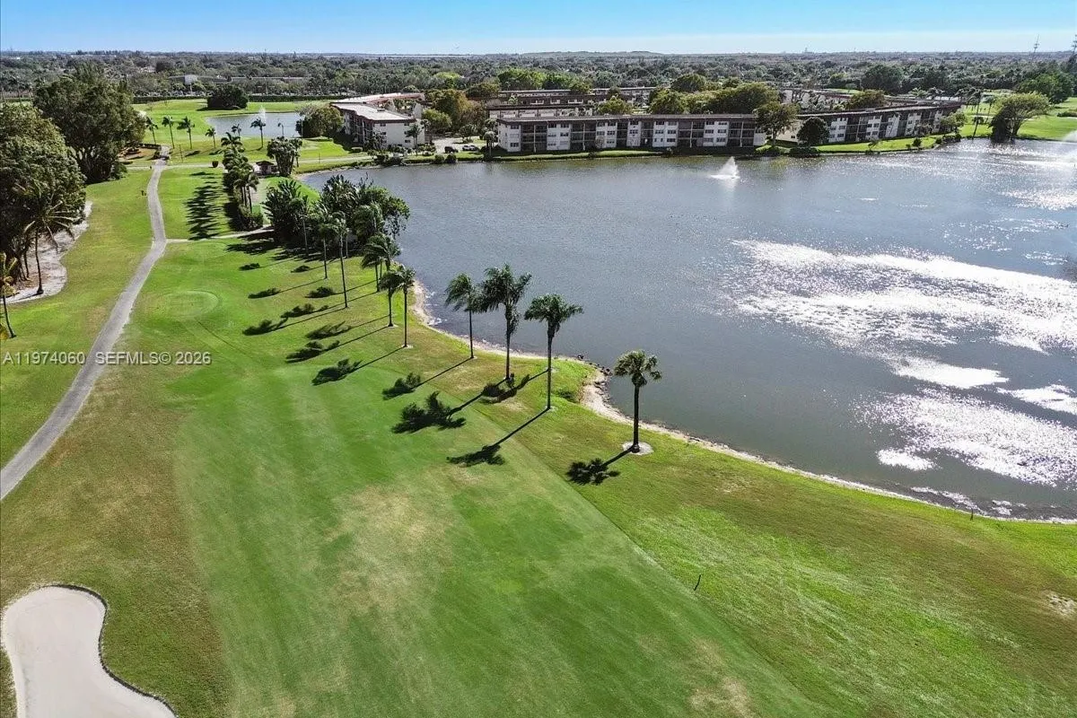 811 S Hollybrook Dr # 208, Pembroke Pines FL 33025