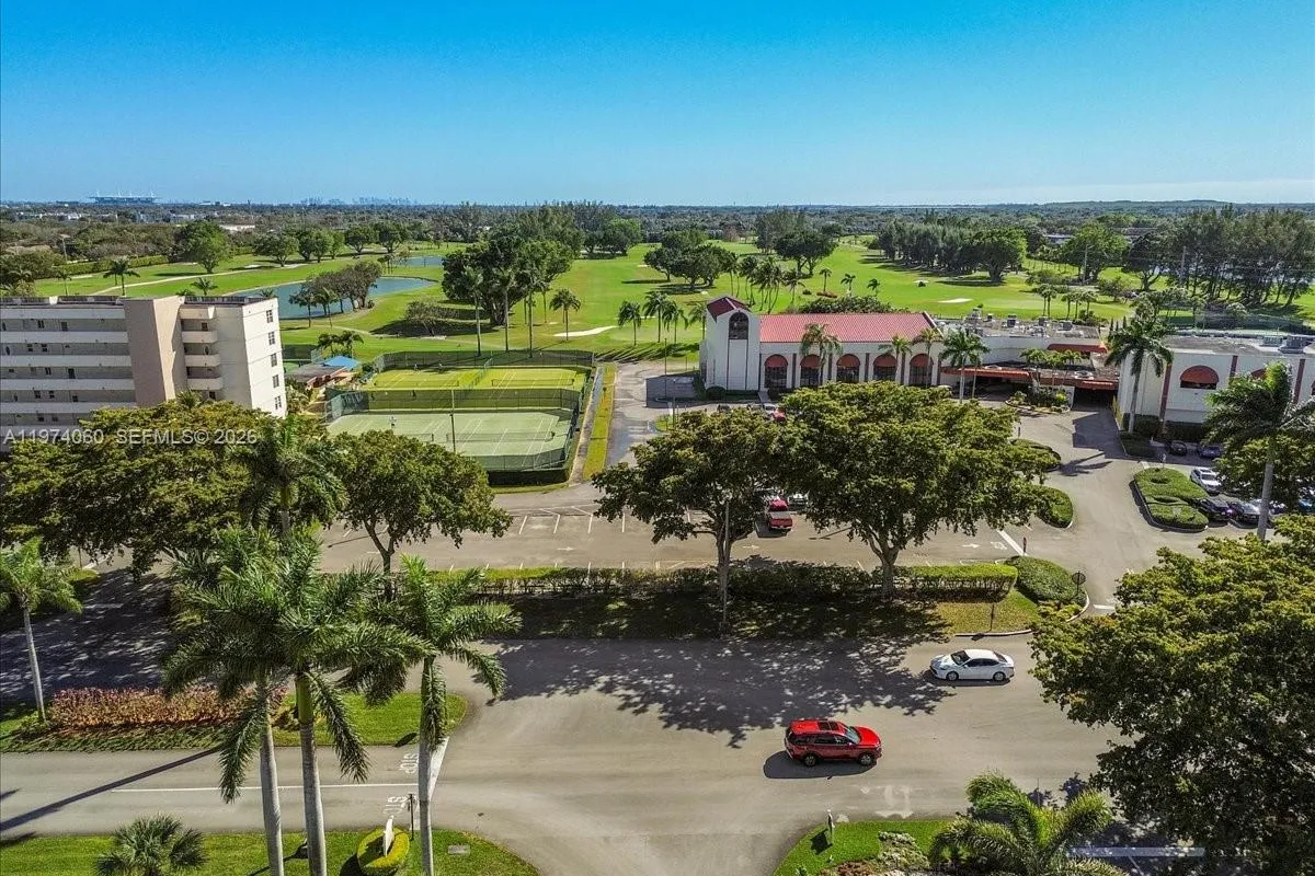 811 S Hollybrook Dr # 208, Pembroke Pines FL 33025