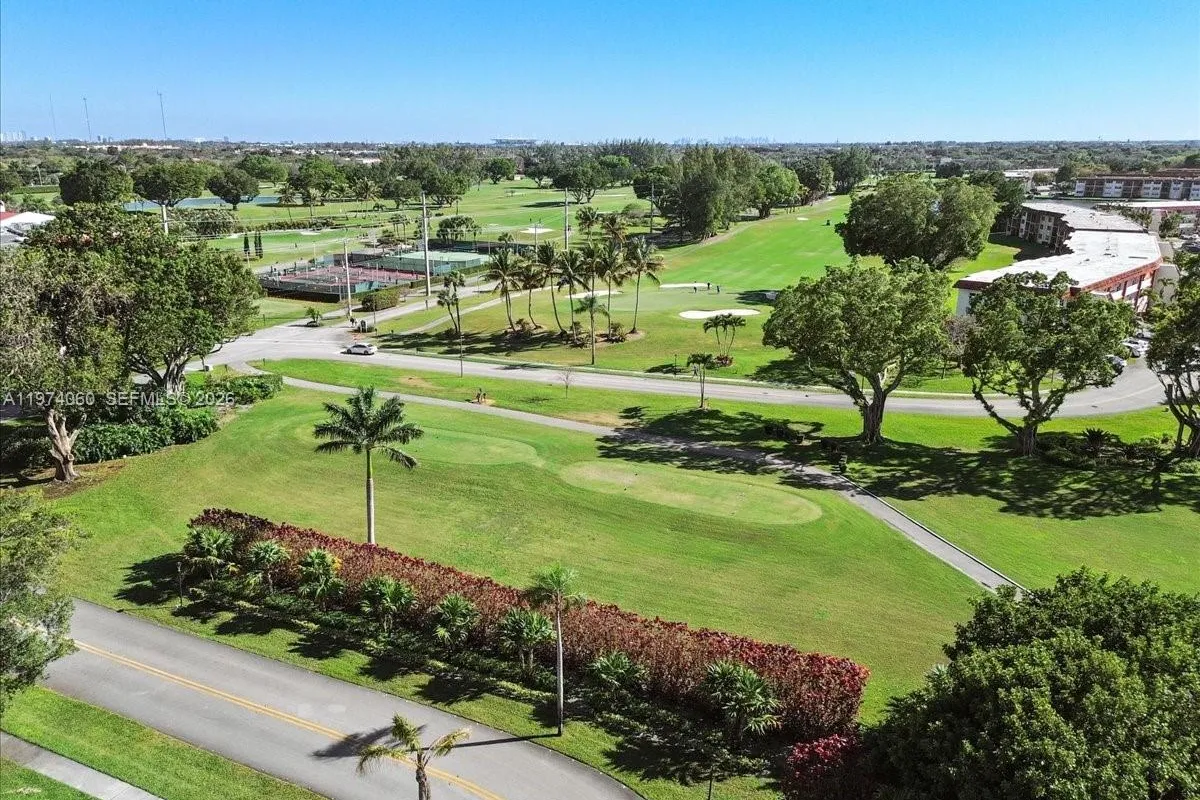 811 S Hollybrook Dr # 208, Pembroke Pines FL 33025