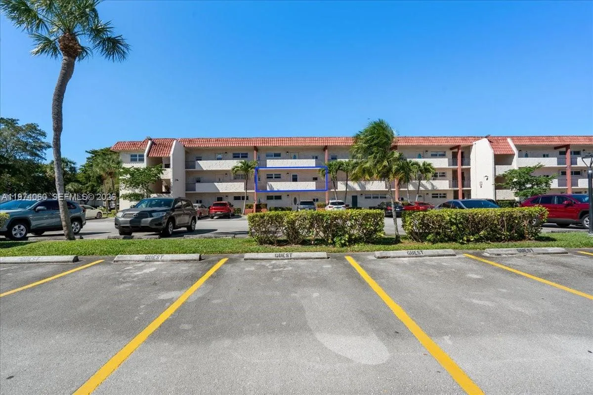 811 S Hollybrook Dr # 208, Pembroke Pines FL 33025