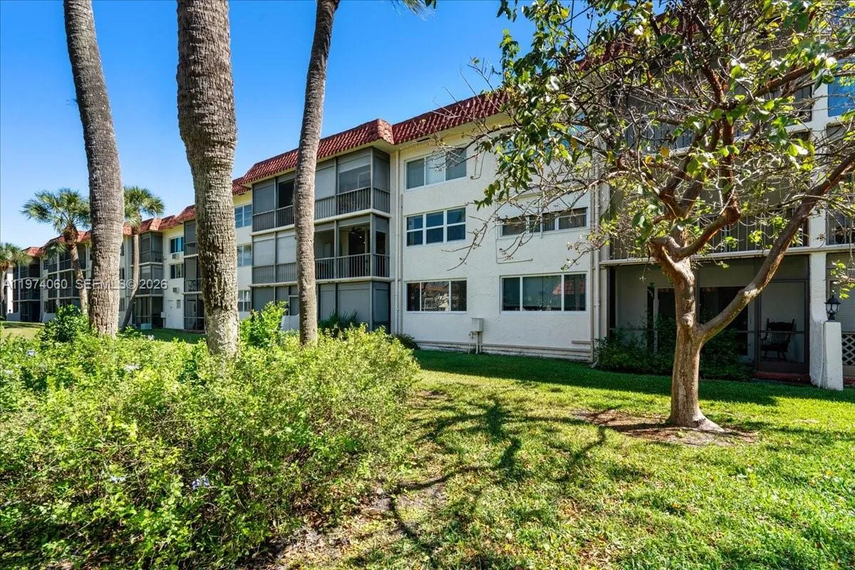 811 S Hollybrook Dr # 208, Pembroke Pines FL 33025