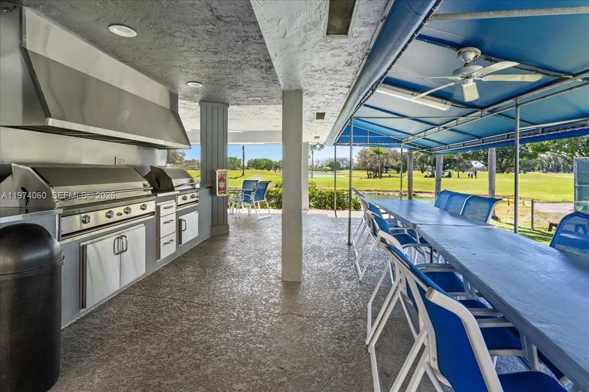 811 S Hollybrook Dr # 208, Pembroke Pines FL 33025