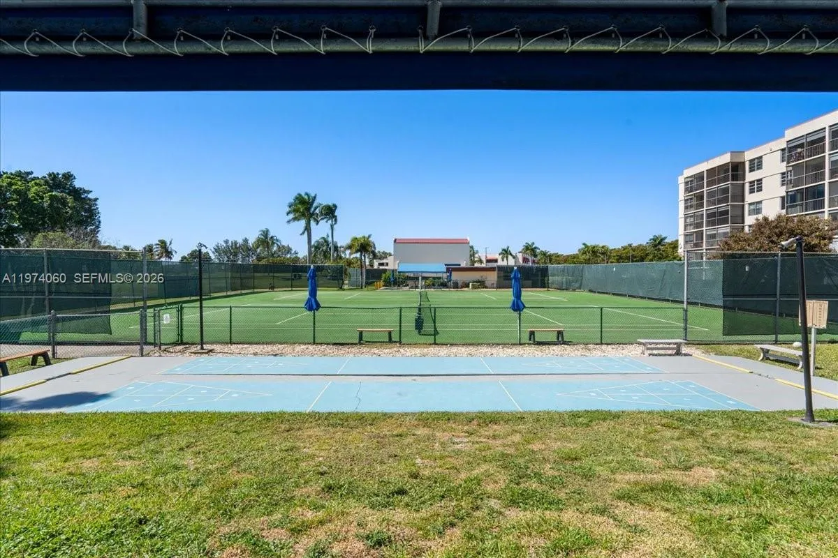 811 S Hollybrook Dr # 208, Pembroke Pines FL 33025