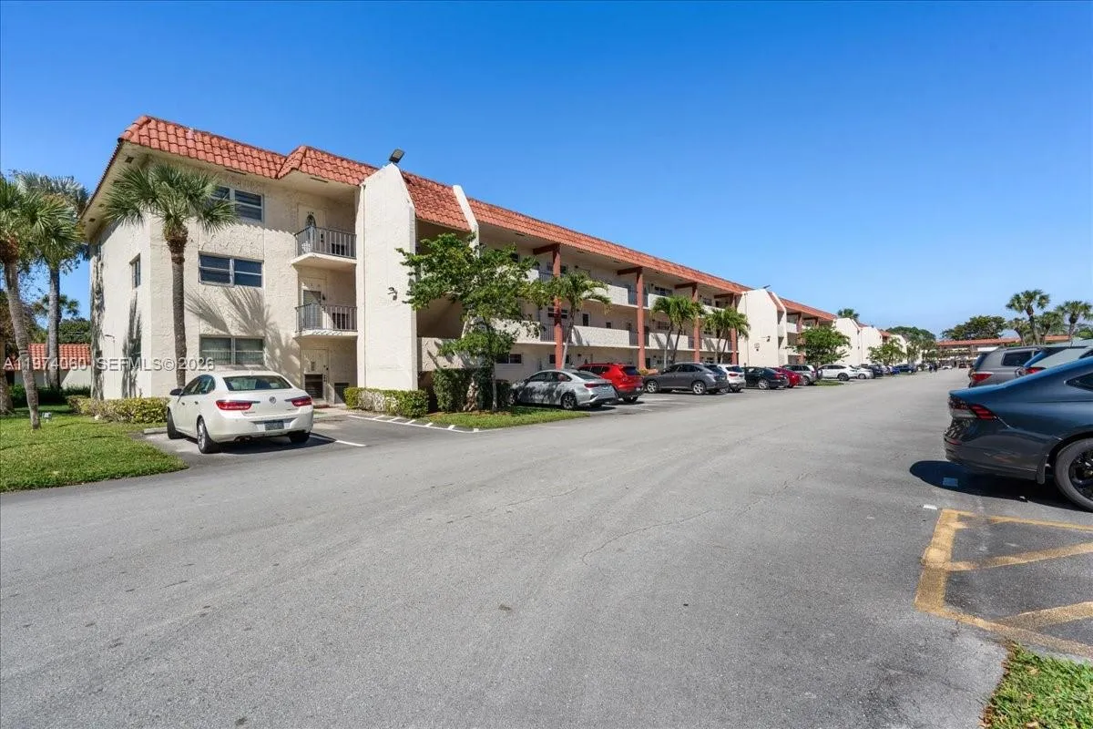 811 S Hollybrook Dr # 208, Pembroke Pines FL 33025