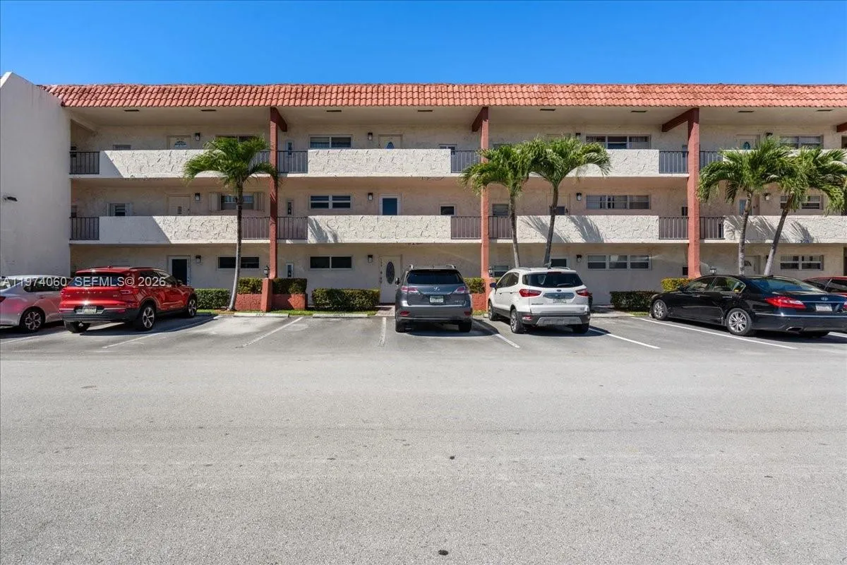 811 S Hollybrook Dr # 208, Pembroke Pines FL 33025