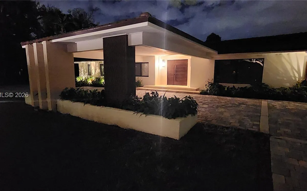 12050 SW 90th Ave, Miami FL 33176