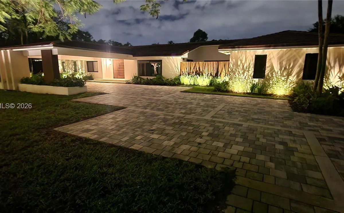 12050 SW 90th Ave, Miami FL 33176