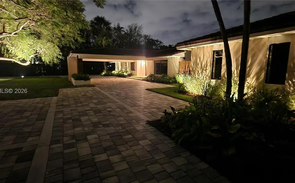 12050 SW 90th Ave, Miami FL 33176