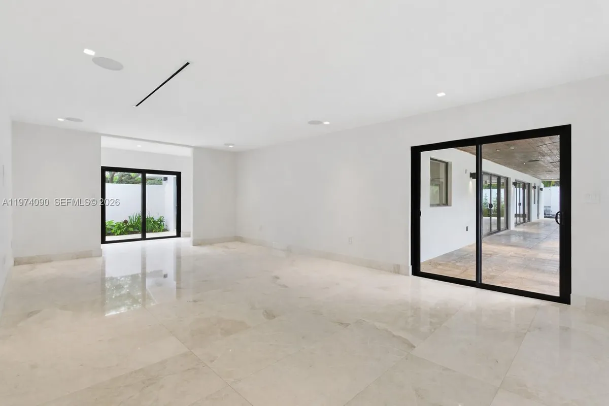 12050 SW 90th Ave, Miami FL 33176