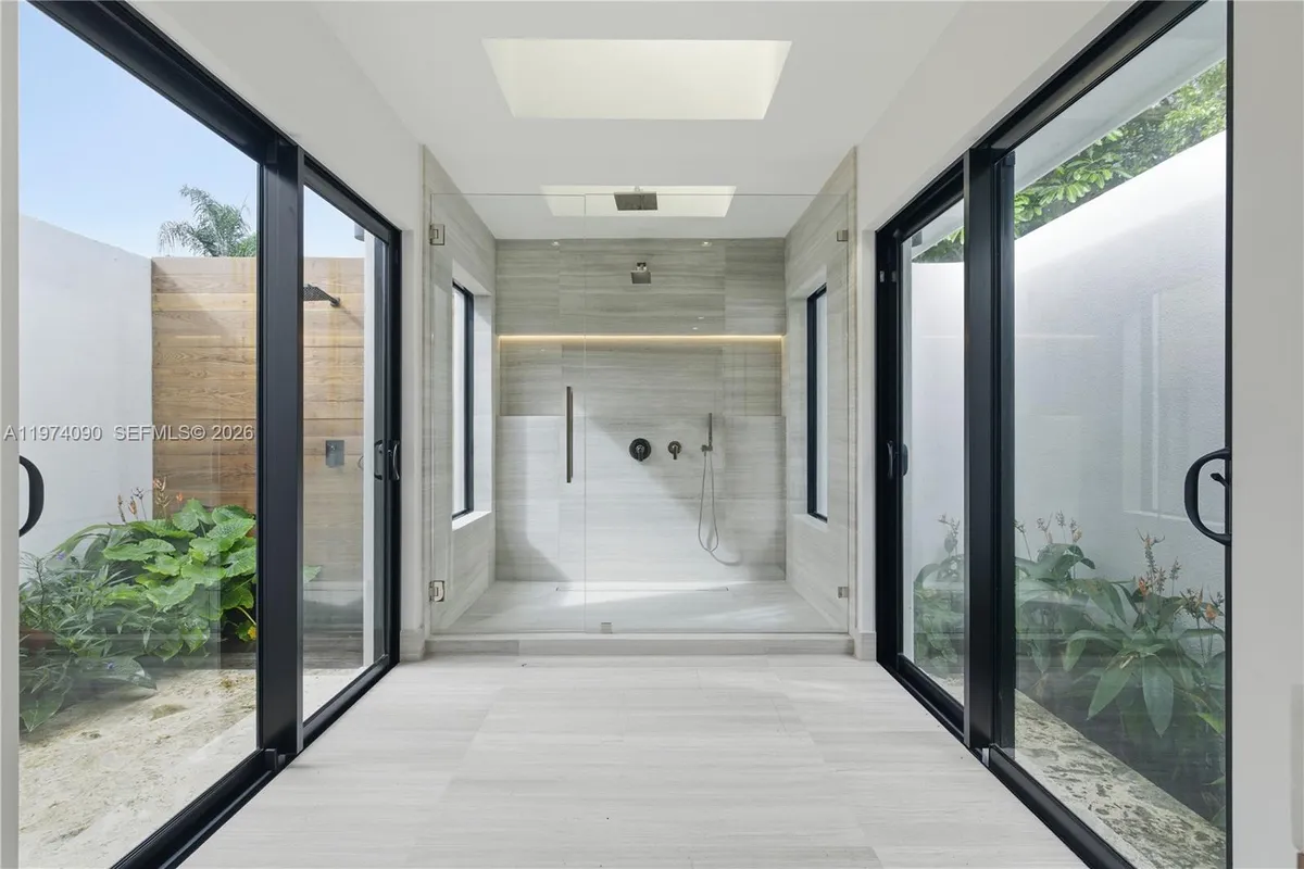 12050 SW 90th Ave, Miami FL 33176