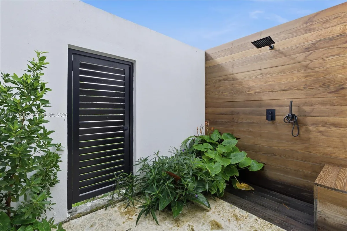 12050 SW 90th Ave, Miami FL 33176