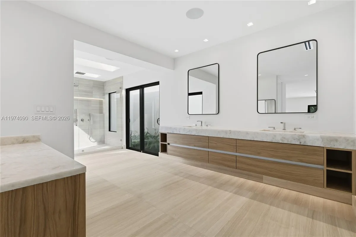 12050 SW 90th Ave, Miami FL 33176