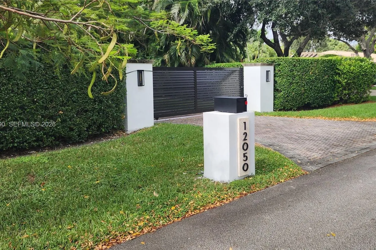 12050 SW 90th Ave, Miami FL 33176