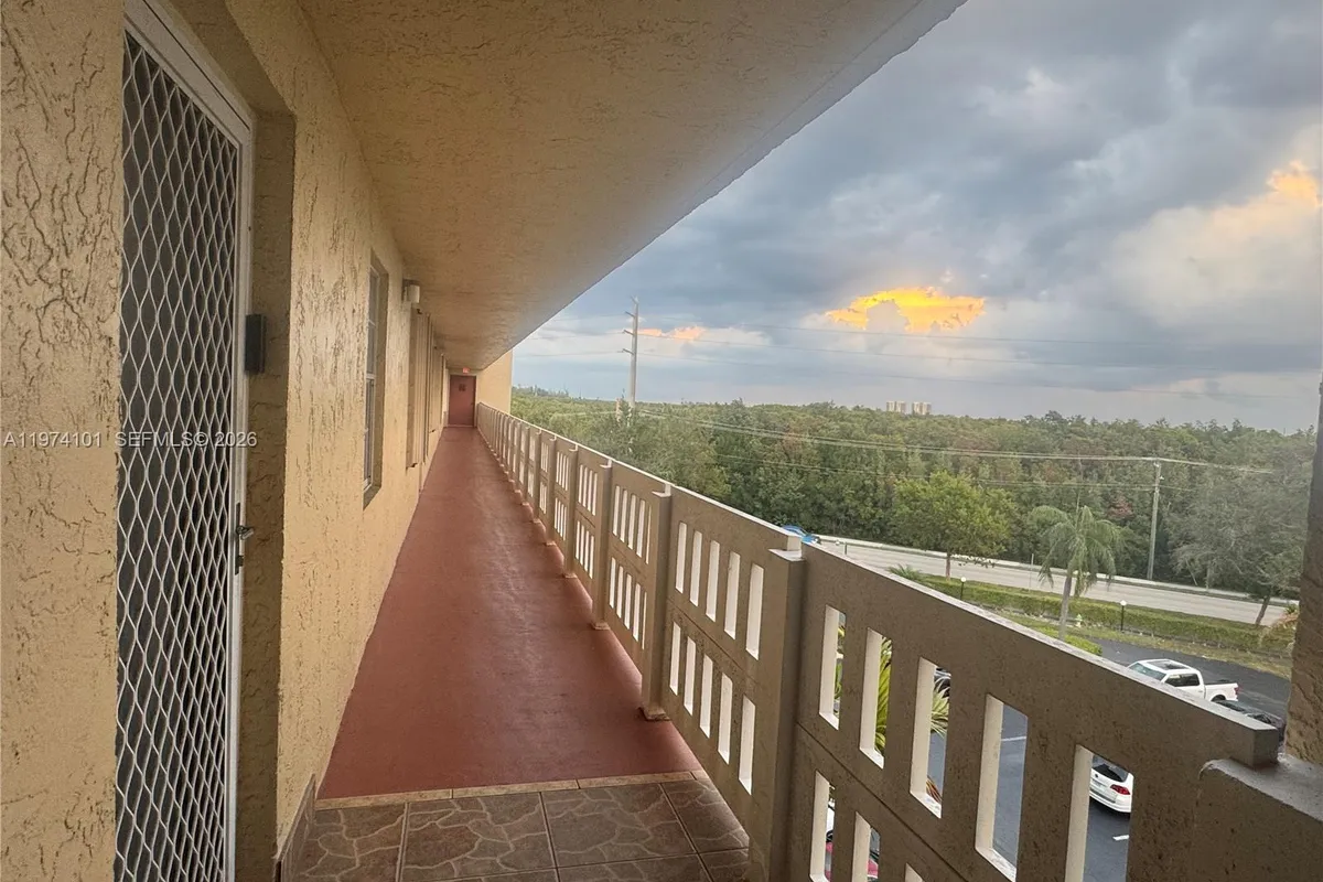 441 SE 3rd St # 505, Dania Beach FL 33004