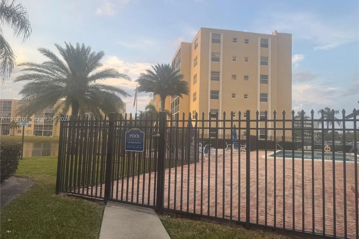 441 SE 3rd St # 505, Dania Beach FL 33004