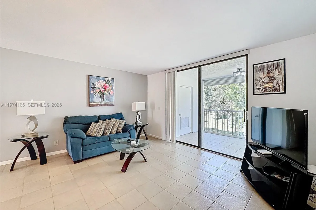 7331 NW 18th St # 202, Margate FL 33063