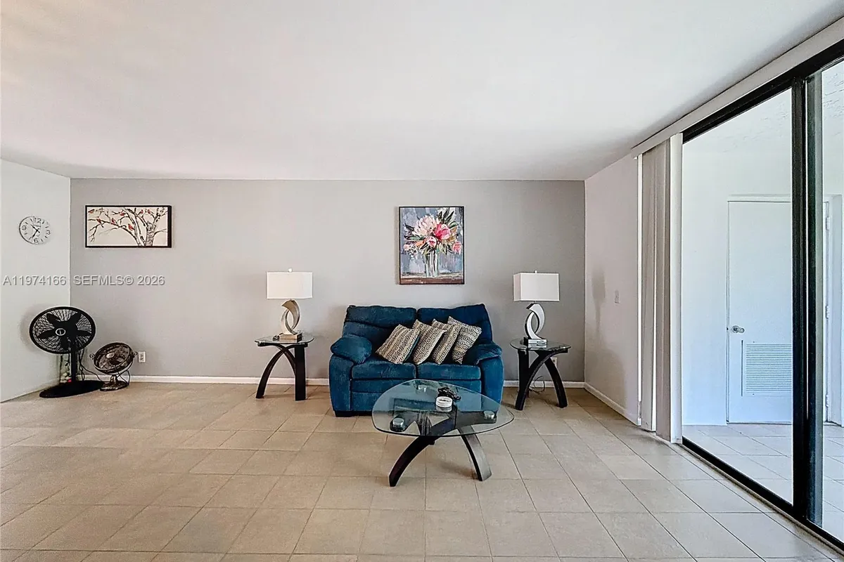 7331 NW 18th St # 202, Margate FL 33063