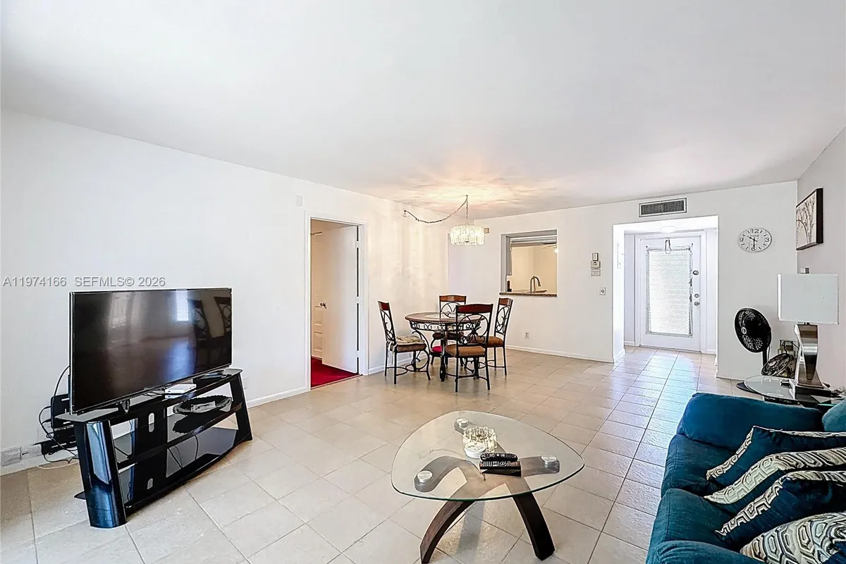 7331 NW 18th St # 202, Margate FL 33063