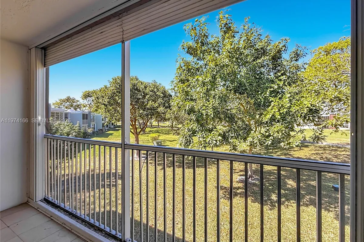 7331 NW 18th St # 202, Margate FL 33063