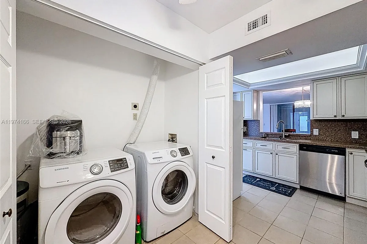 7331 NW 18th St # 202, Margate FL 33063