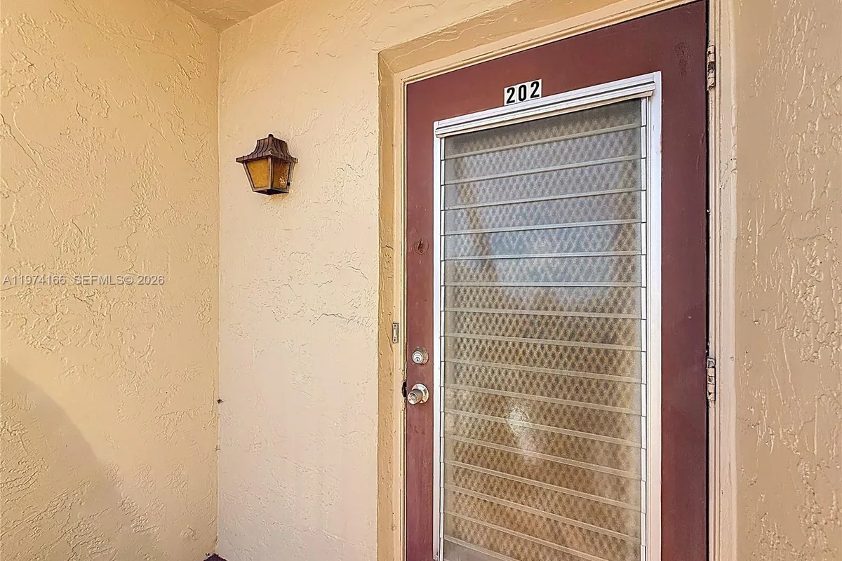 7331 NW 18th St # 202, Margate FL 33063