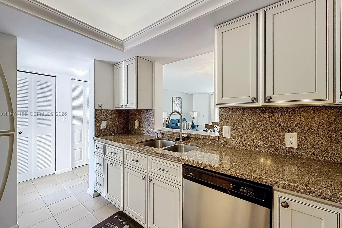 7331 NW 18th St # 202, Margate FL 33063