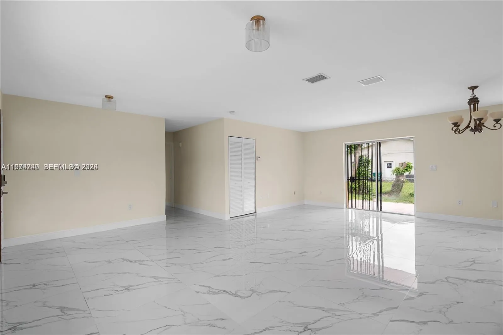 10700 SW 70th St, Miami FL 33173